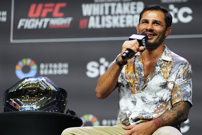 Alexandre Pantoja posa com o cinturão do UFC — Foto: Chris Unger/Zuffa LLC via Getty Images